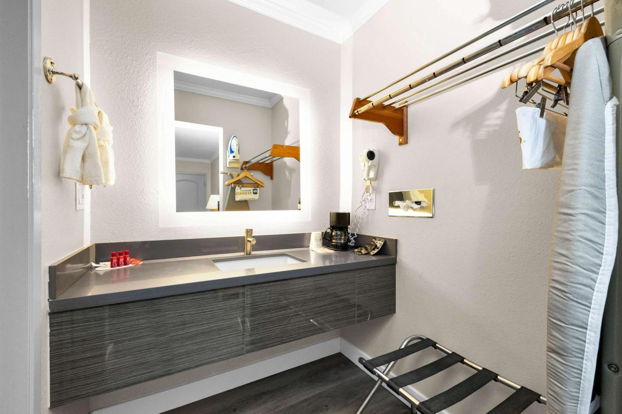 Hotel Surestay By Best Western Marina District 2*